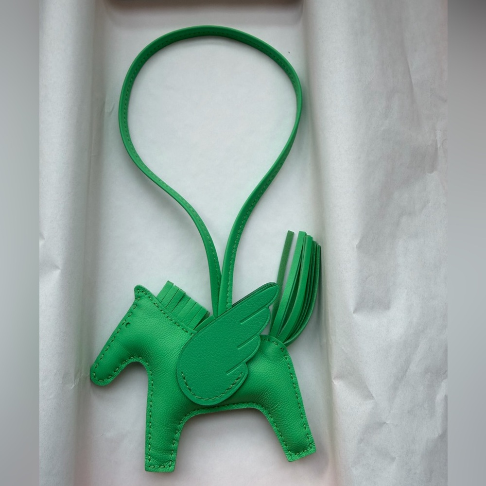 BNIB Hermes Pegasus Bag Charm Vert Comics - Picture 4 of 5